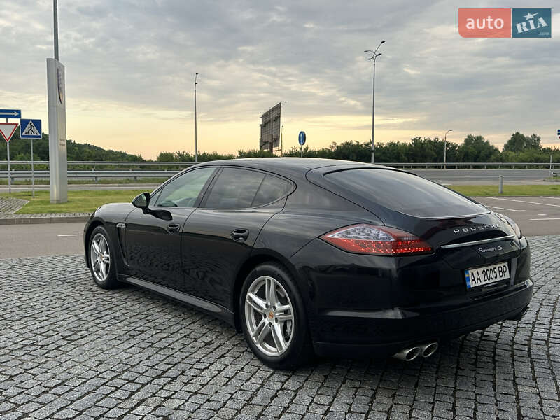 Фастбек Porsche Panamera 2011 в Києві
