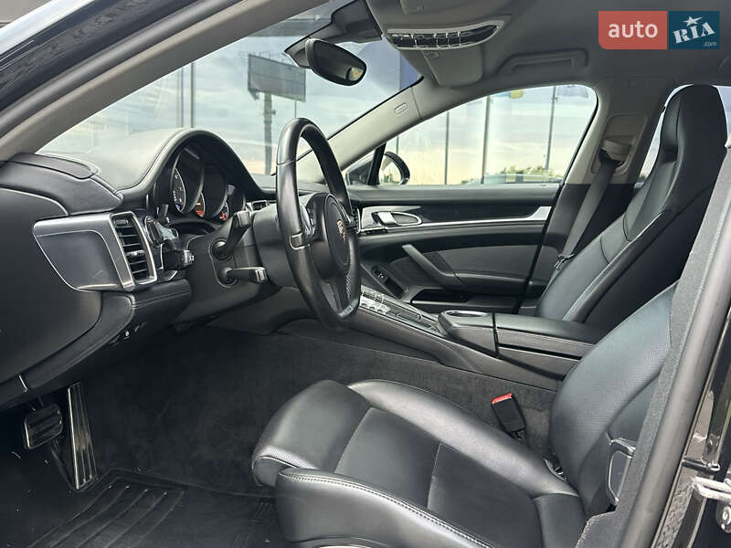 Фастбек Porsche Panamera 2011 в Києві