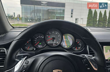 Фастбэк Porsche Panamera 2011 в 
