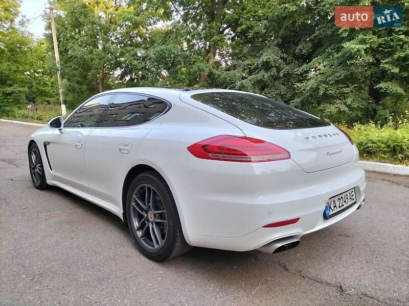Фастбэк Porsche Panamera 2013 в Бершади