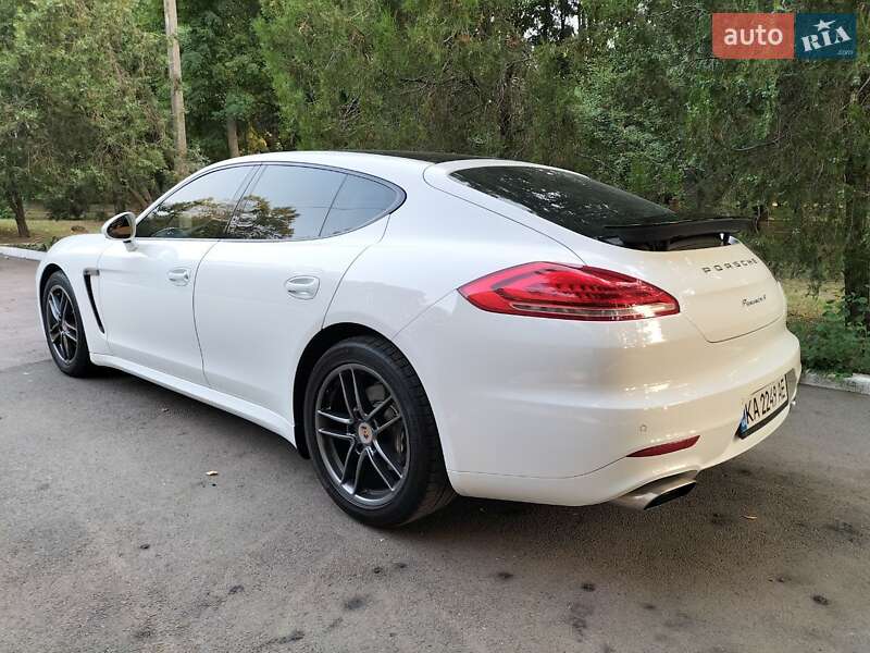 Фастбэк Porsche Panamera 2013 в Бершади