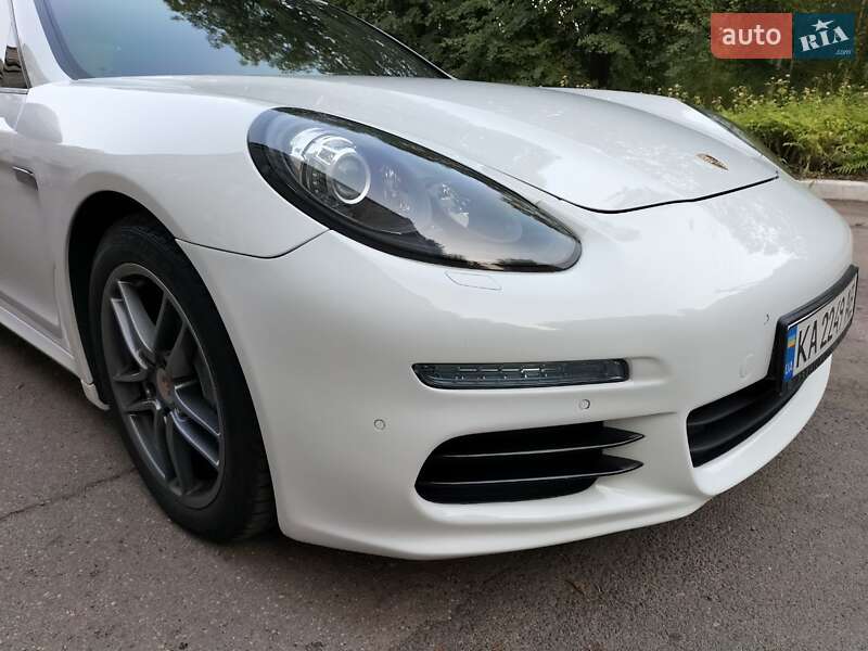 Фастбэк Porsche Panamera 2013 в Бершади