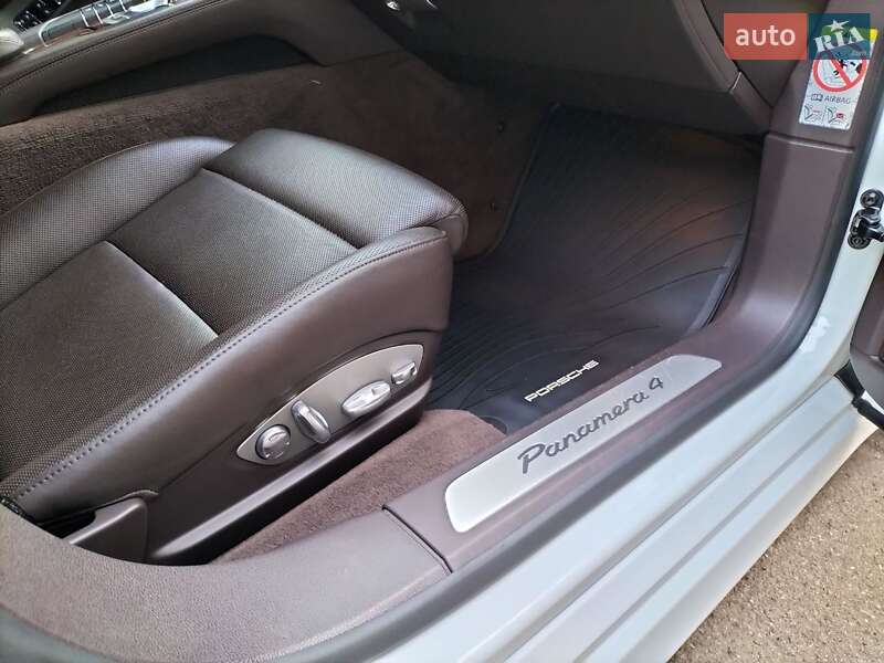 Фастбэк Porsche Panamera 2013 в Бершади