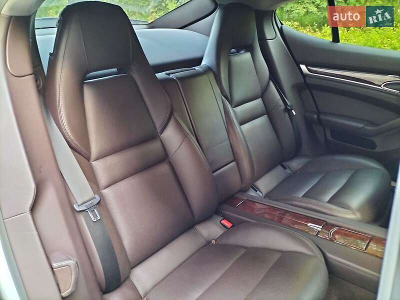 Фастбэк Porsche Panamera 2013 в Бершади