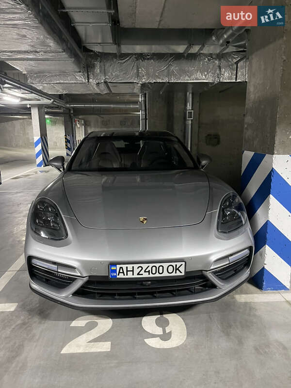 Фастбэк Porsche Panamera 2017 в Киеве
