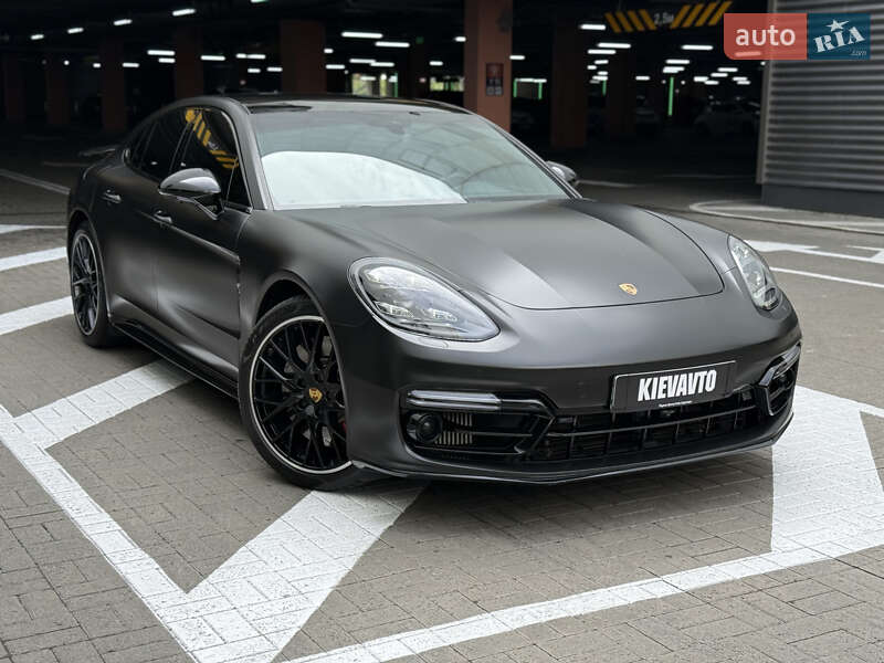 Фастбэк Porsche Panamera 2017 в Киеве