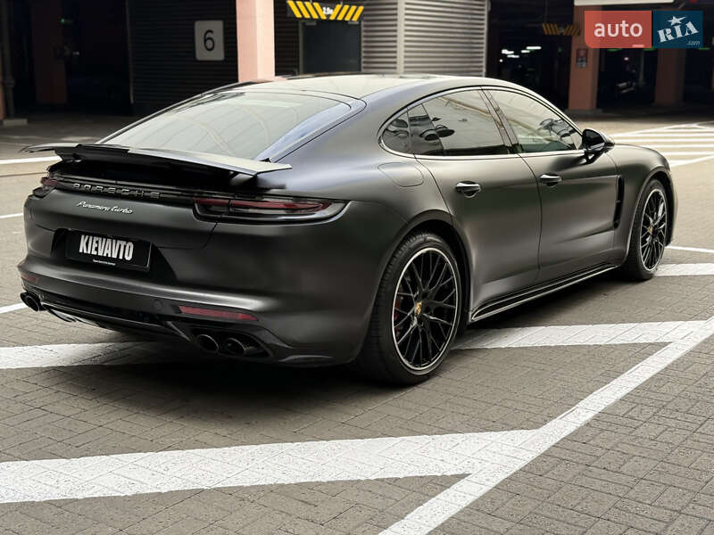Фастбэк Porsche Panamera 2017 в Киеве