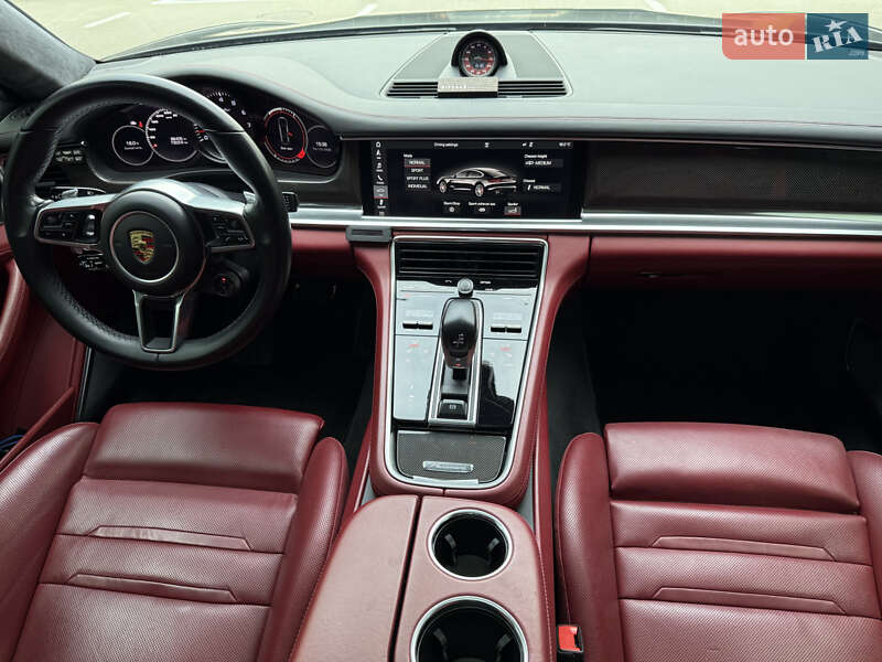 Фастбэк Porsche Panamera 2017 в Киеве