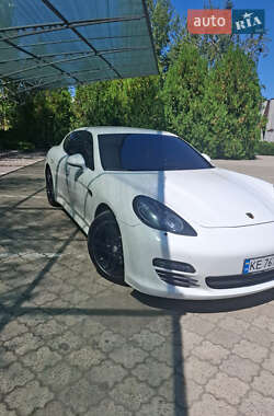 Фастбэк Porsche Panamera 2012 в Павлограде