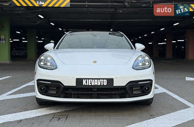 Фастбэк Porsche Panamera 2023 в 