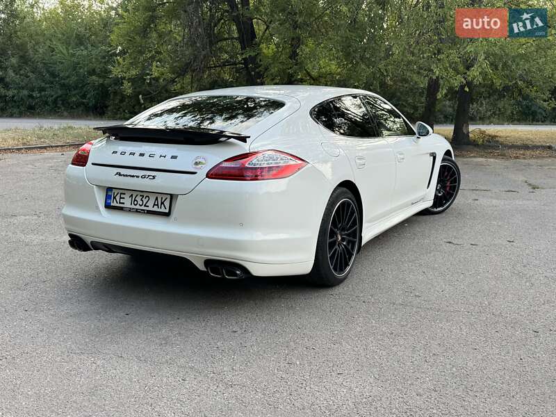 Фастбэк Porsche Panamera 2012 в Желтых Водах