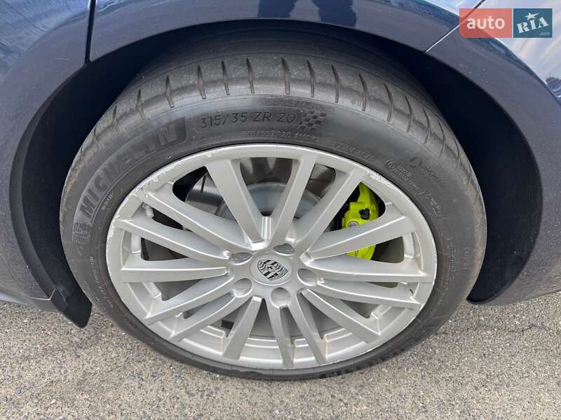 Фастбэк Porsche Panamera 2018 в Киеве