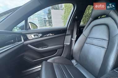 Фастбек Porsche Panamera 2018 в Києві