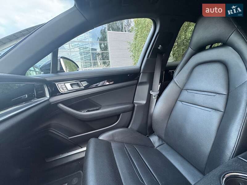 Фастбэк Porsche Panamera 2018 в Киеве