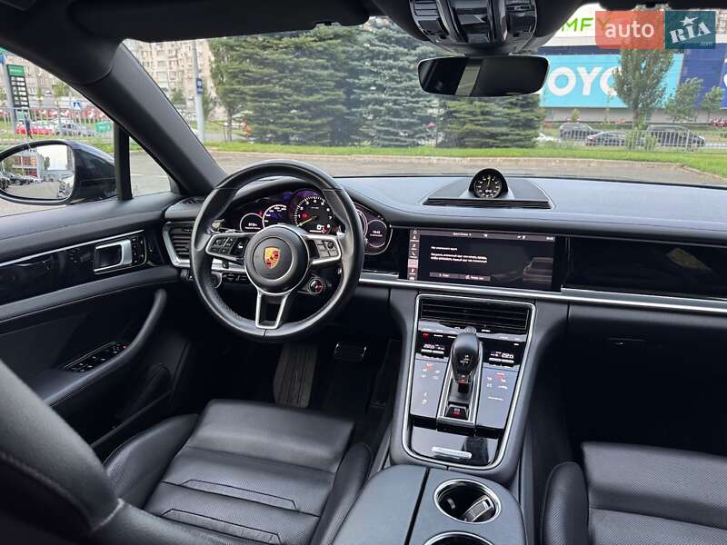 Фастбэк Porsche Panamera 2018 в Киеве