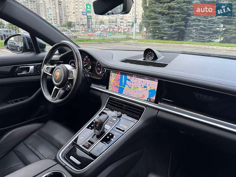 Фастбэк Porsche Panamera 2018 в Киеве