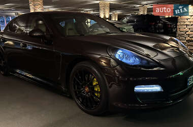 Фастбэк Porsche Panamera 2010 в 