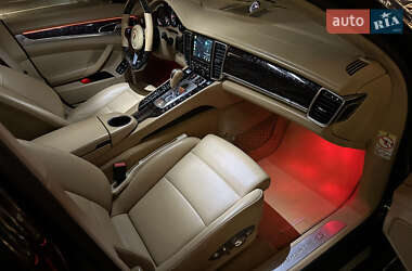 Фастбэк Porsche Panamera 2010 в 