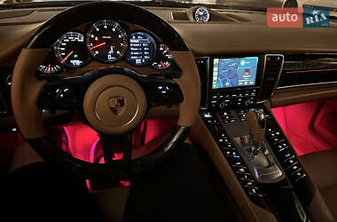 Фастбэк Porsche Panamera 2010 в 