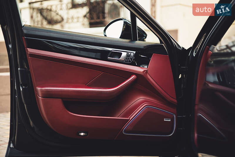 Фастбэк Porsche Panamera 2017 в Одессе