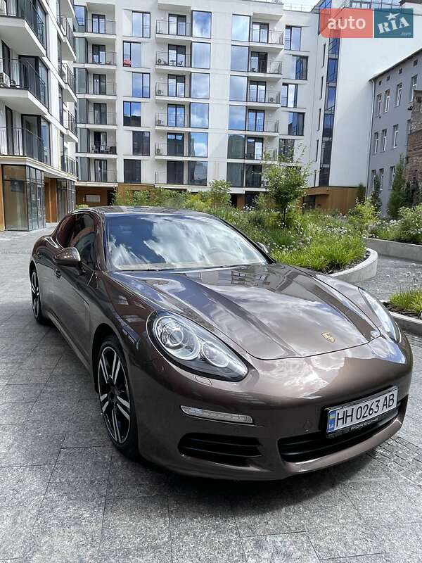 Фастбэк Porsche Panamera 2013 в Киеве фото 8 Фастбэк Porsche Panamera 2013 в Киеве