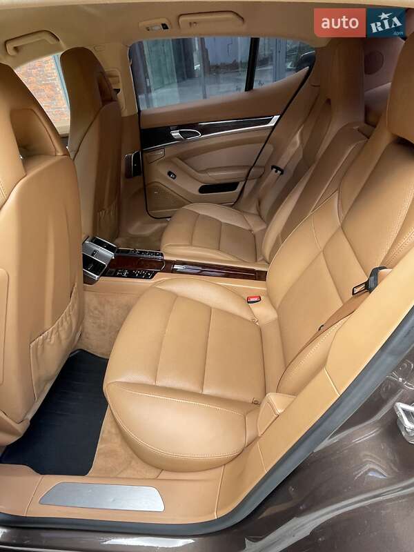 Фастбэк Porsche Panamera 2013 в Киеве фото 18 Фастбэк Porsche Panamera 2013 в Киеве