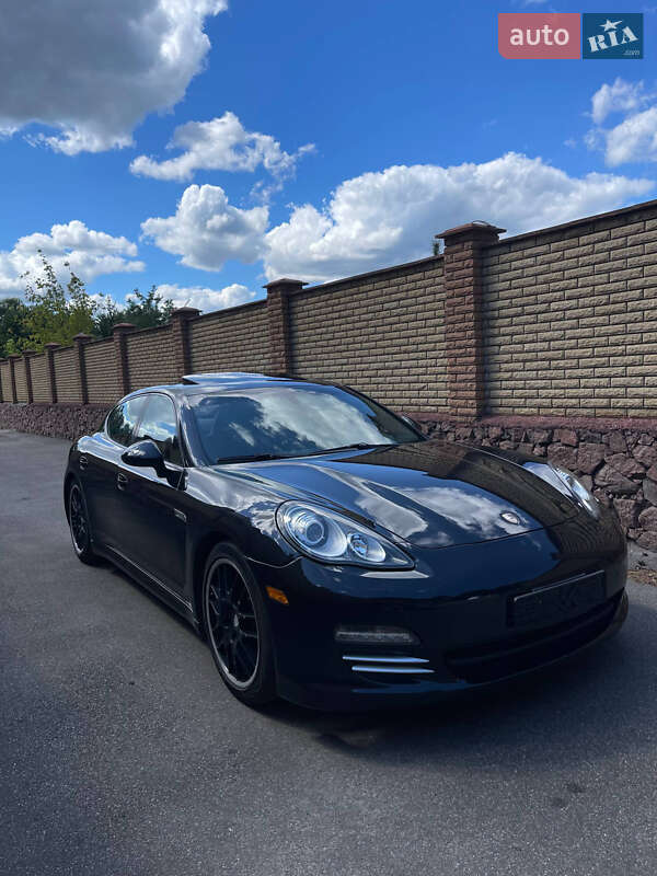 Фастбек Porsche Panamera 2010 в Києві