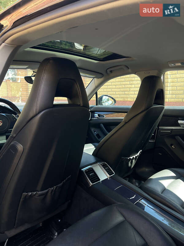 Фастбек Porsche Panamera 2010 в Києві