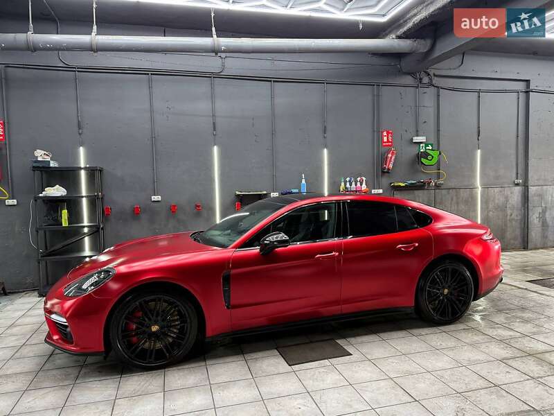 Фастбэк Porsche Panamera 2017 в Киеве