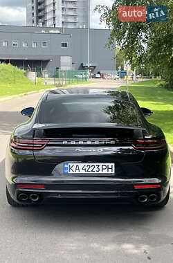 Фастбэк Porsche Panamera 2018 в 
