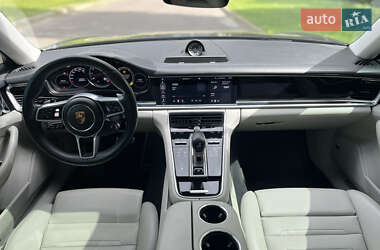 Фастбэк Porsche Panamera 2018 в 