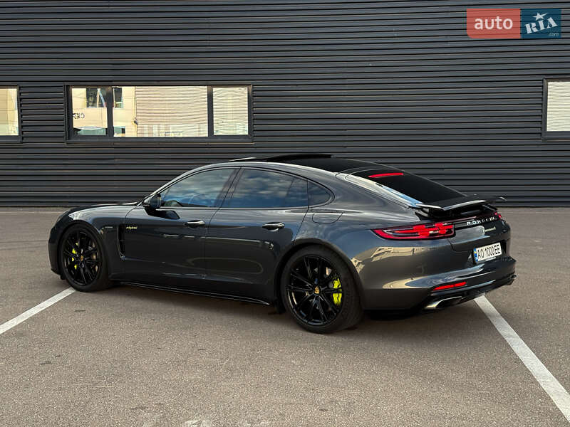 Фастбэк Porsche Panamera 2017 в Киеве