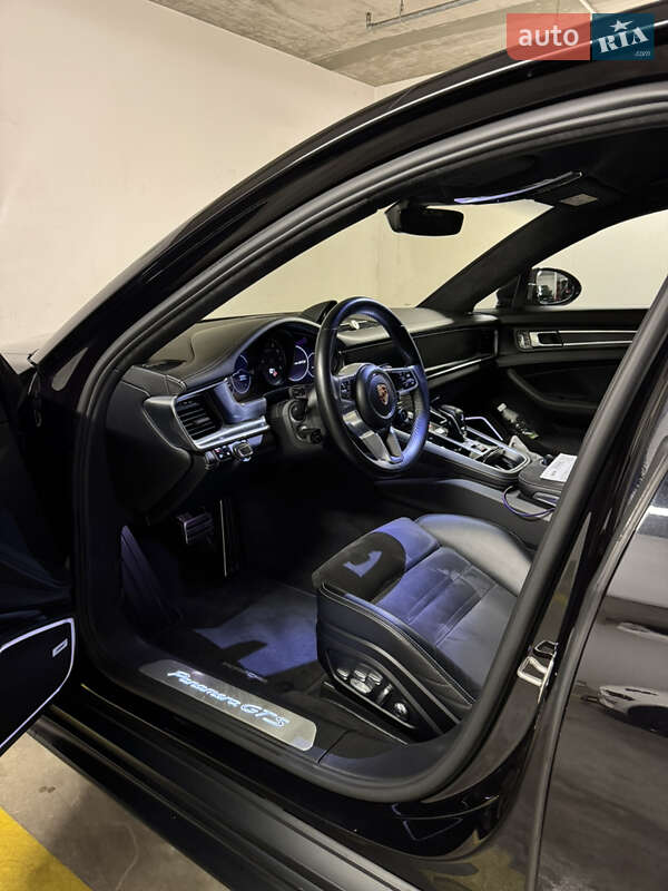 Фастбэк Porsche Panamera 2019 в Киеве