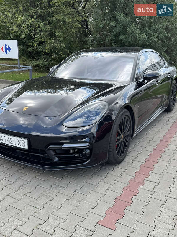 Фастбэк Porsche Panamera 2019 в Киеве