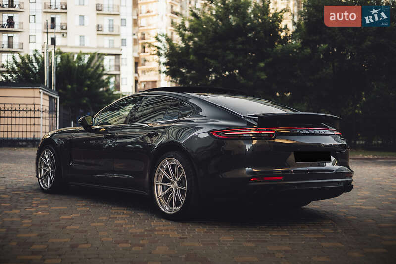 Фастбэк Porsche Panamera 2017 в 