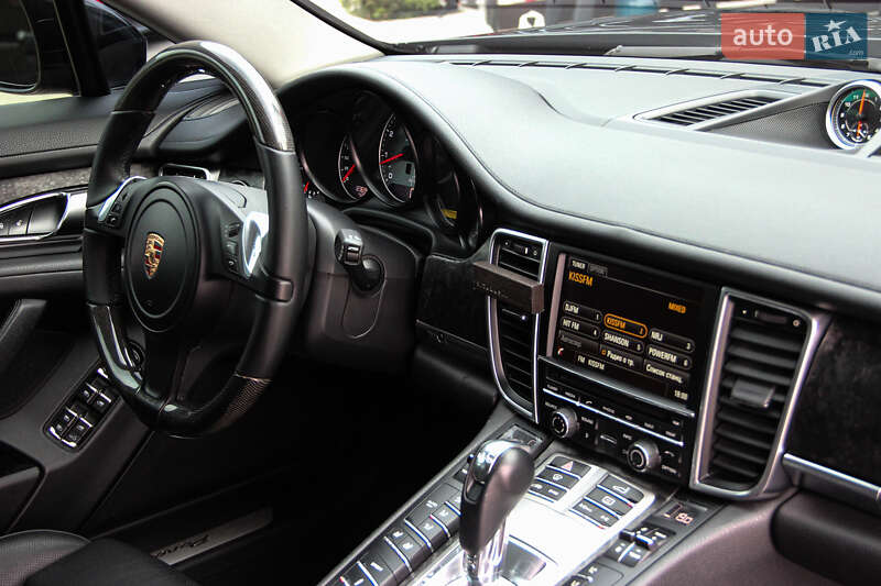 Фастбэк Porsche Panamera 2014 в Одессе