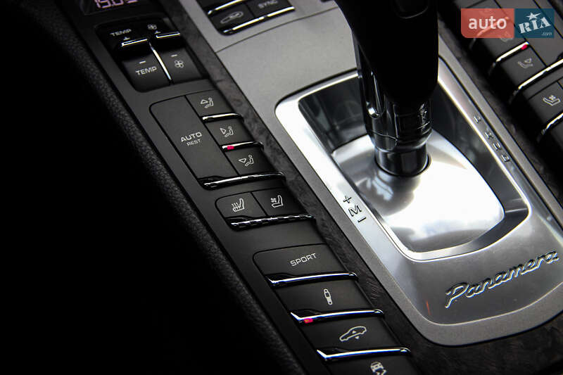 Фастбэк Porsche Panamera 2014 в Одессе