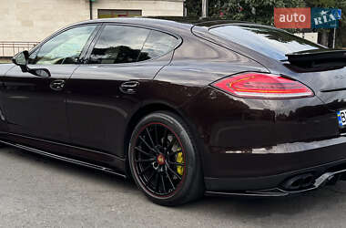 Фастбэк Porsche Panamera 2010 в 
