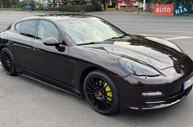Фастбэк Porsche Panamera 2010 в 