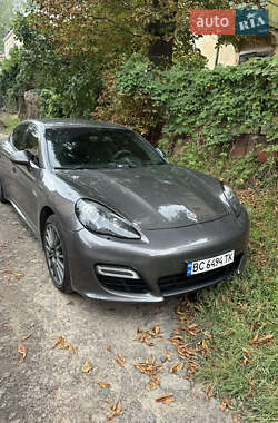 Фастбэк Porsche Panamera 2012 в Львове