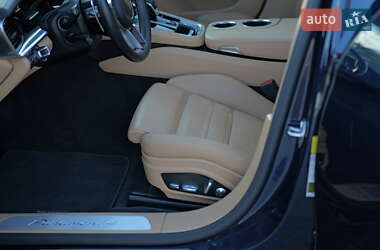 Фастбэк Porsche Panamera 2019 в 