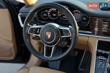 Фастбэк Porsche Panamera 2019 в 