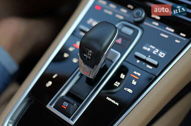 Фастбэк Porsche Panamera 2019 в 