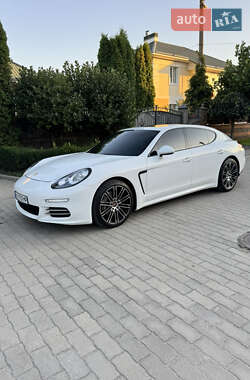 Фастбэк Porsche Panamera 2015 в Киеве