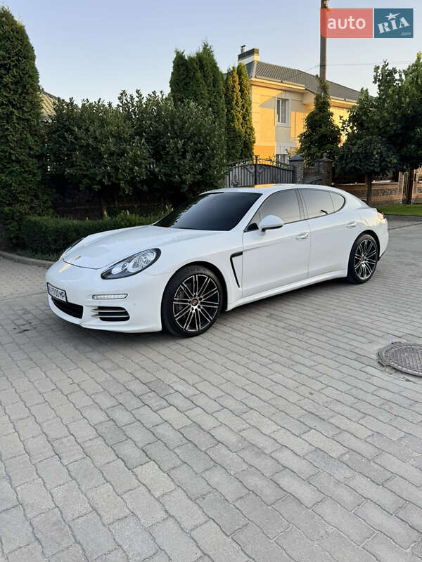 Фастбэк Porsche Panamera 2015 в 