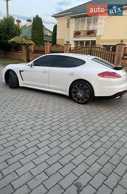 Фастбэк Porsche Panamera 2015 в 