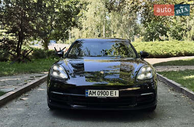 Фастбэк Porsche Panamera 2018 в 