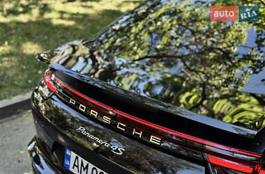 Фастбэк Porsche Panamera 2018 в 