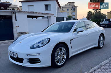 Фастбэк Porsche Panamera 2013 в 