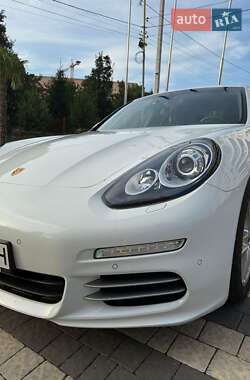 Фастбэк Porsche Panamera 2013 в 